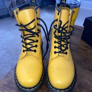 Womens sz 8 Yellow Doc Martens